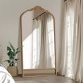 Specchio da parete marrone con cornice in legno ad arco intagliato classico e parte inferiore in rattan, 37 pollici L x 71 pollici H