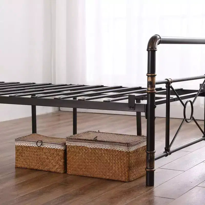 Struttura Letto a Tubi in Ferro Moderna Matrimoniale con Design a Croce