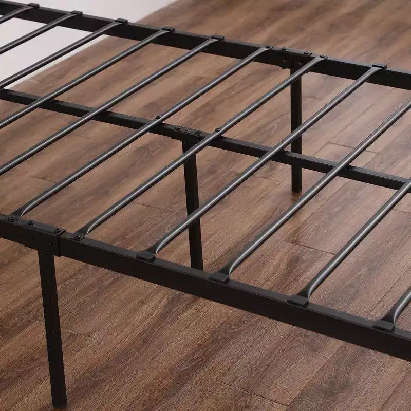 Struttura Letto a Tubi in Ferro Moderna Matrimoniale con Design a Croce
