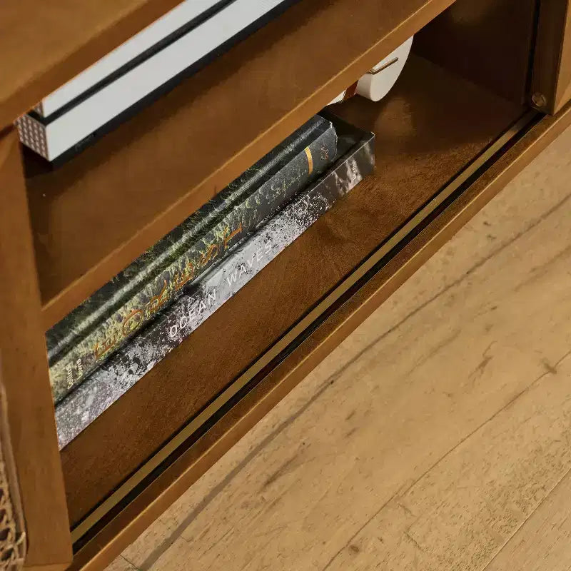 Meuble TV GDFStudio Mandel style moderne du milieu du siècle en bois et rotin de 67,9 po avec 2 portes coulissantes