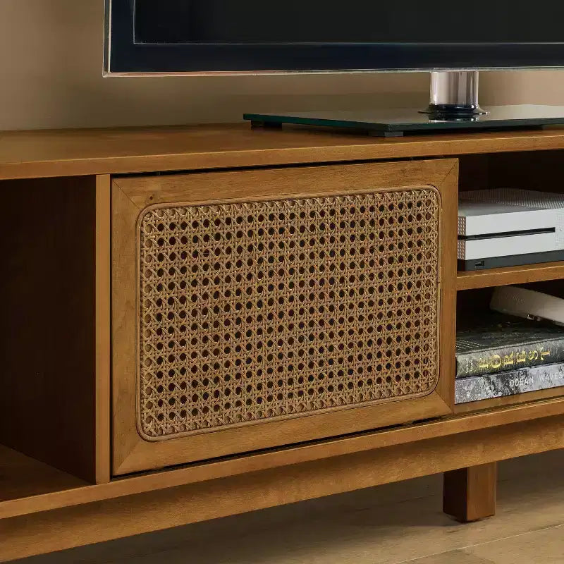 Meuble TV GDFStudio Mandel style moderne du milieu du siècle en bois et rotin de 67,9 po avec 2 portes coulissantes