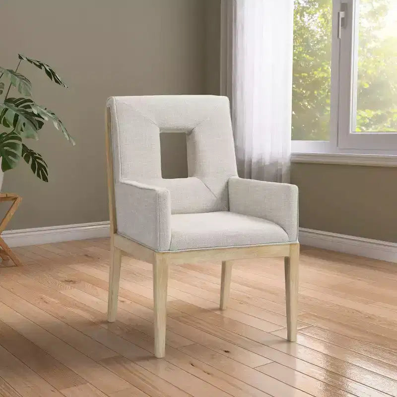 Meridian Furniture, Chaise de salle à manger avec accoudoirs en tissu texturé lin crème Gwendolyn