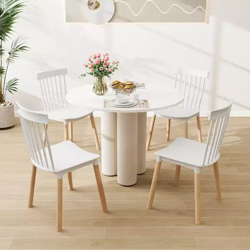 Sedie da pranzo con schienale a fuso e sedute curve