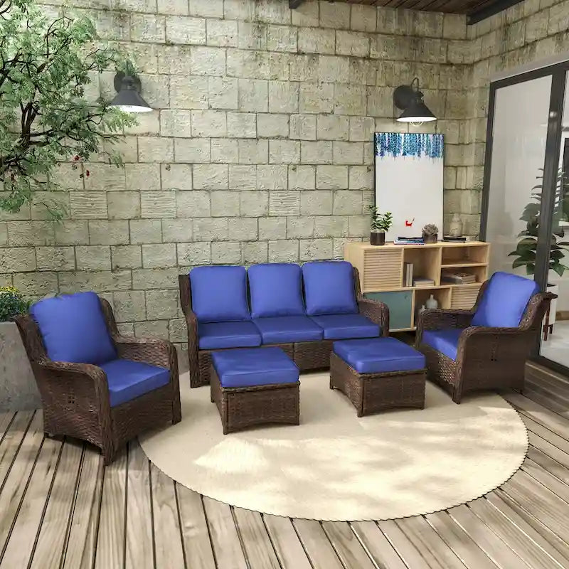 Set da conversazione componibile da esterno in rattan a 5 pezzi con divano a 3 posti, 2 sedie e pouf per patio o balcone