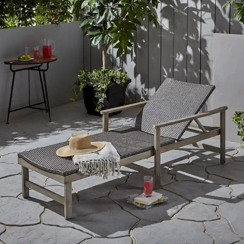 Hampton Wood + Chaise Longue in Vimini
