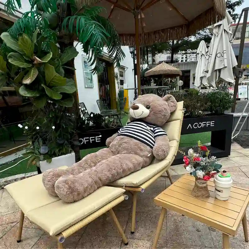 Chaise longue con tavolo per esterni e interni, telaio in lega color legno, capacità 172 kg, con cuscino reclinabile