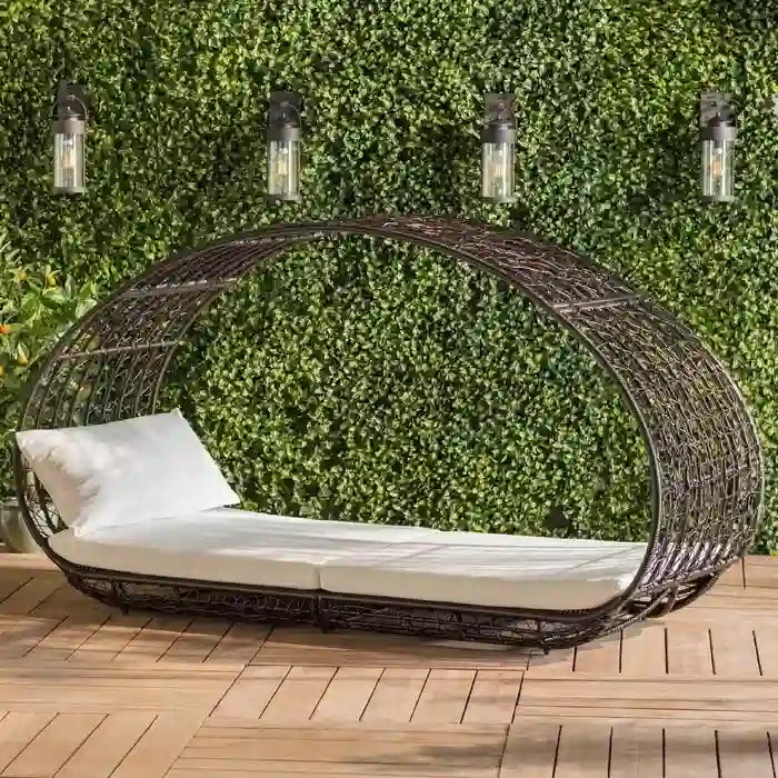Daybed con baldacchino per esterni in vimini con cuscini resistenti all'acqua