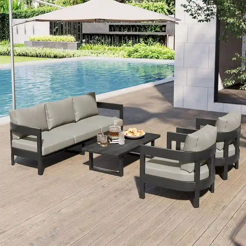 Set da esterno con cuscini spessi per il massimo comfort, perfetto per prati, patii e bordo piscina