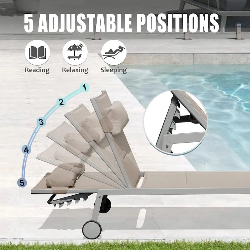 Set di 3 lettini prendisole da esterno in alluminio con tavolino e ruote, reclinabili imbottiti e regolabili per piscina e spiaggia