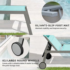 Set di 3 lettini prendisole da esterno in alluminio con tavolino e ruote, reclinabili imbottiti e regolabili per piscina e spiaggia
