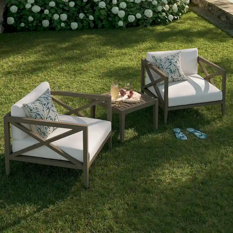 Set di mobili da esterno in legno di teak Northlake a 3 pezzi con poltrona e tavolino laterale