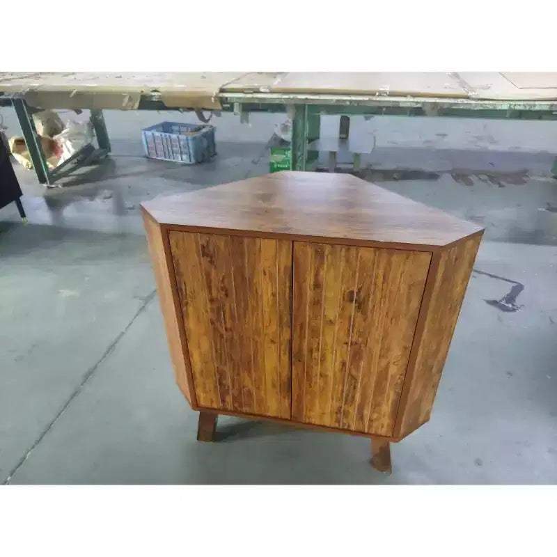 Mobile Angolare Contenitore con Ripiano Regolabile, Tavolino ad Angolo Industriale a 3 Ripiani in Legno con Ante, Tavolino Laterale Triangolare per Soggiorno, Cucina