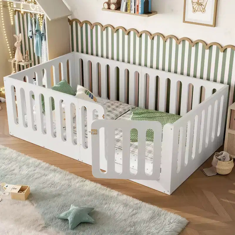 Letto Montessori Matrimoniale Bianco a Terra con Spondine e Porta – Legno Massello, 1 Bambino