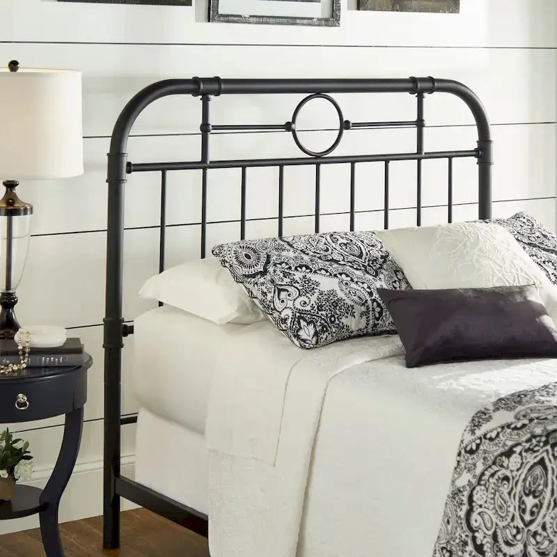 Letto matrimoniale in metallo nero