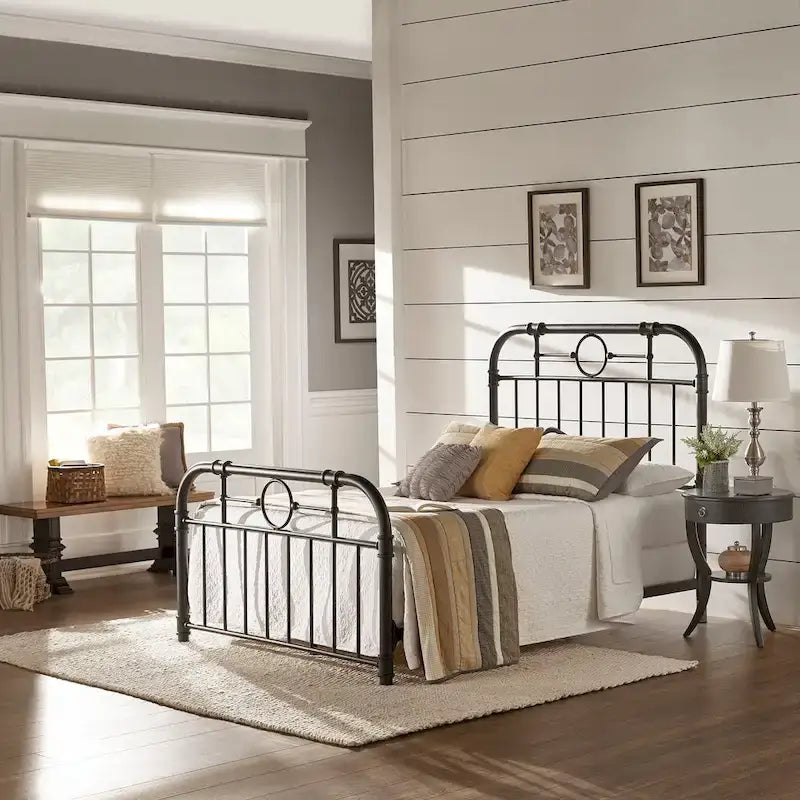 Letto matrimoniale in metallo nero