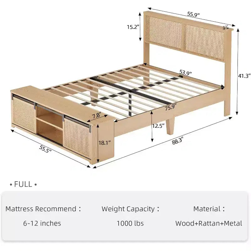 Struttura Letto Boho Farmhouse in Rattan Naturale, Testiera con Vano Contenitore a Porta Scorrevole a Fienile e Luce LED, Gambe di Supporto in Legno Massello.