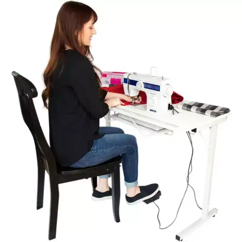 SewingRite SewStation 101 Tavolo da Cucito Pieghevole Portatile con Gambe in Acciaio, Bianco - Perfetto per Casa, Ufficio e Attività Commerciali