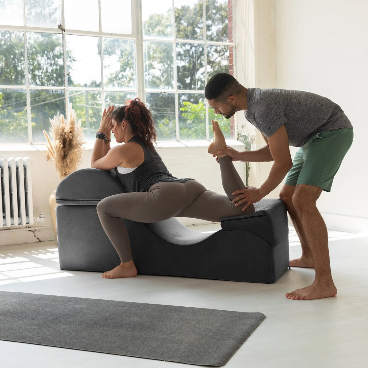 Avana Kami Chaise convertibile / Yoga e Massaggio - Pouf 2 in 1 con sedia a sdraio yoga pieghevole a scomparsa, Microvelvet - N/D
