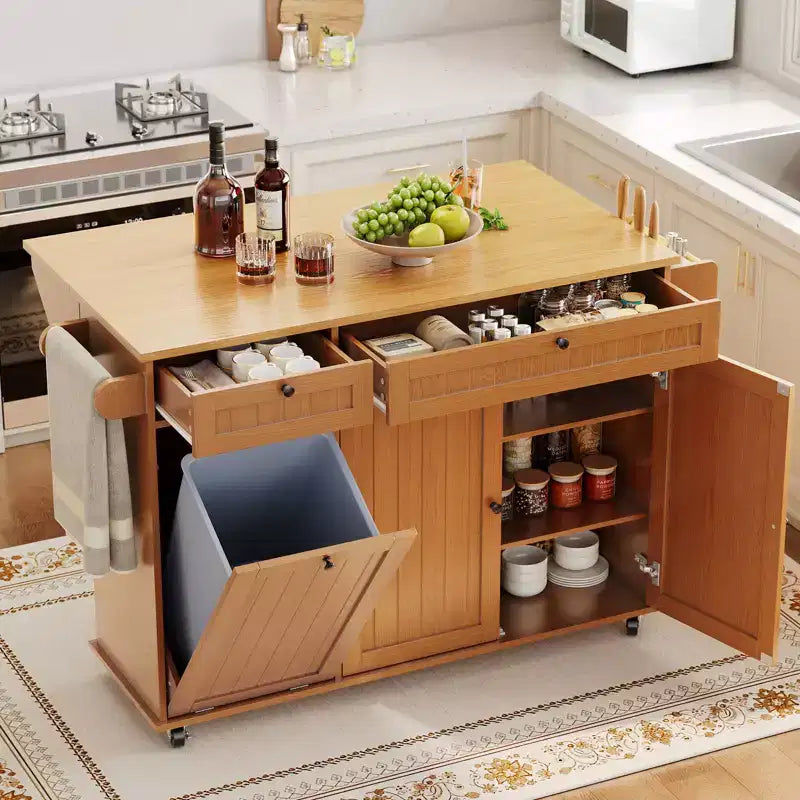 Tavolo da cucina mobile con isola da 55" con presa di corrente e anta a ribalta, carrello da cucina con isola su ruote e armadietto per pattumiera per la cucina