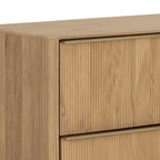 Cassettiera moderna in rovere con ante scolpite e scanalate - Camera da letto | Finitura oro spazzolato