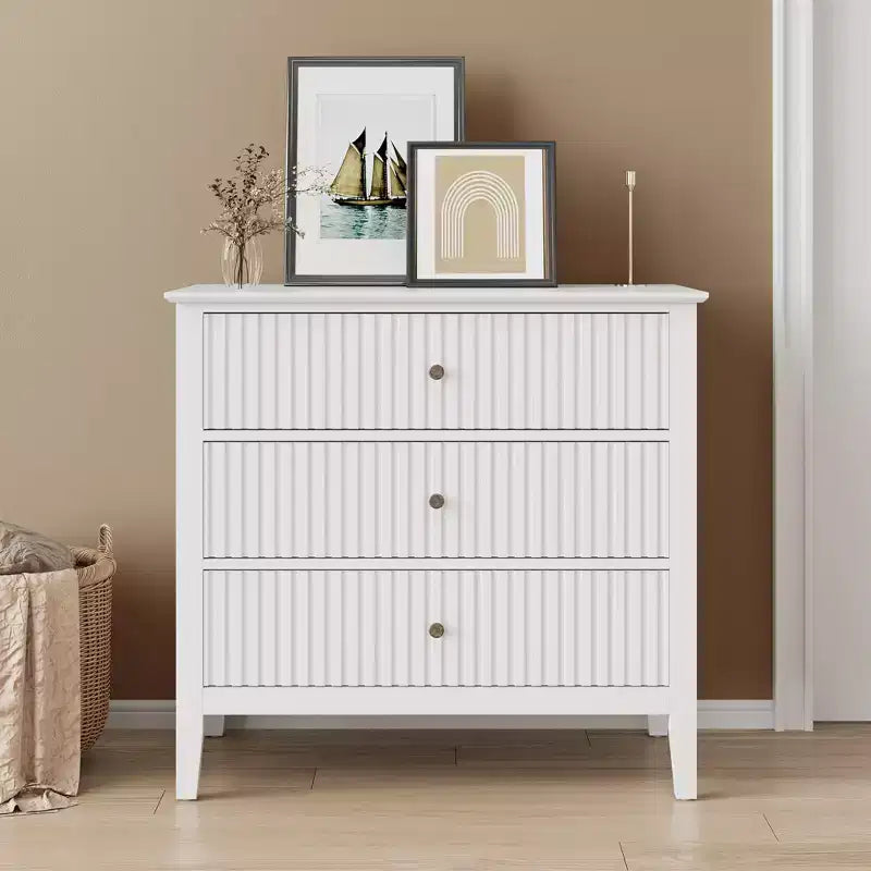 Comò a 3 cassetti Heynemo, comodino in legno verniciato alto 76 cm con contenitore, cassettiera ampia e moderna con guide a cuscinetti a sfera