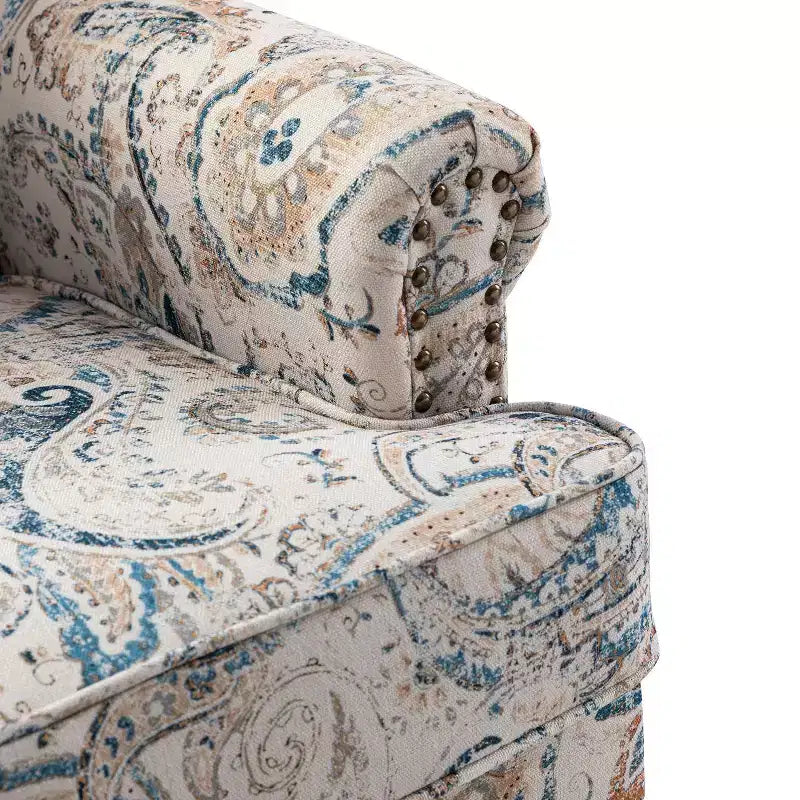 Poltrona in legno imbottita in stile transizionale con motivo floreale, braccioli a pannello e schienale a gobba di cammello