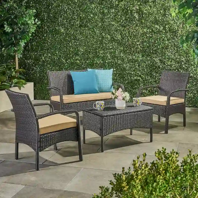 Set Conversazione da Esterno in Rattan Sintetico a 4 Pezzi Cordoba con Cuscini di Christopher Knight Home