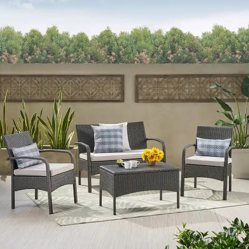 Set Conversazione da Esterno in Rattan Sintetico a 4 Pezzi Cordoba con Cuscini di Christopher Knight Home