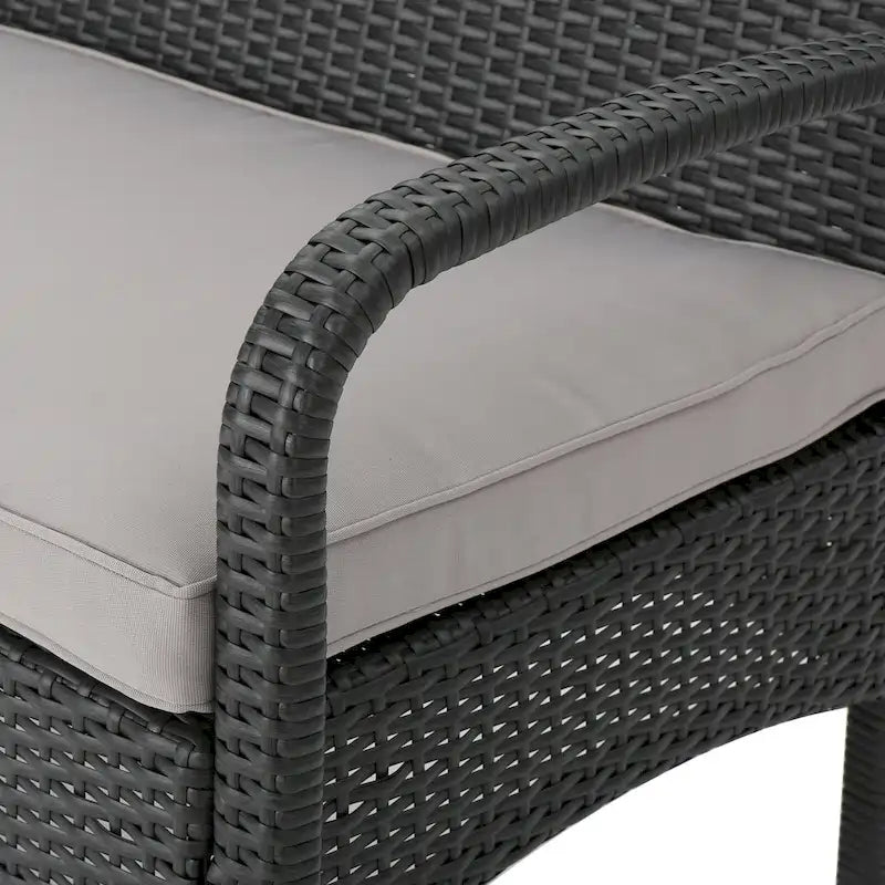 Set Conversazione da Esterno in Rattan Sintetico a 4 Pezzi Cordoba con Cuscini di Christopher Knight Home