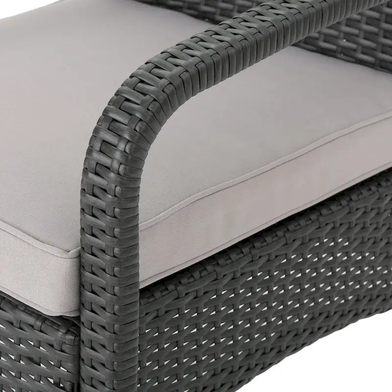 Set Conversazione da Esterno in Rattan Sintetico a 4 Pezzi Cordoba con Cuscini di Christopher Knight Home