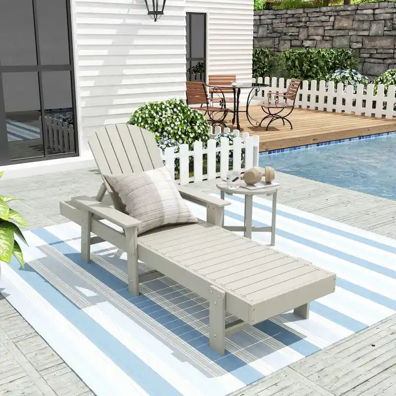 Polytrends Altura Poly Chaise longue reclinabile ecologica per tutte le stagioni con braccioli e tavolino laterale (set da 2 pezzi)