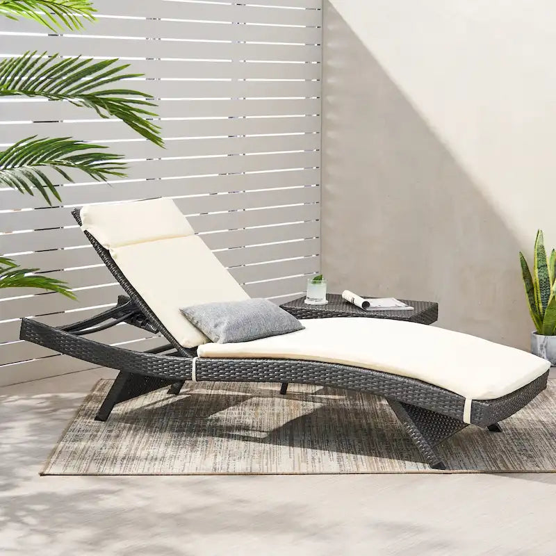 Hypoint Outdoor Wicker Armless Chaise Lounge con cuscino di Christopher Knight Home