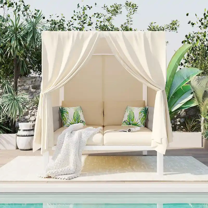 Lettino da esterni U_Style con tende, elevato comfort, adatto a molteplici scenari