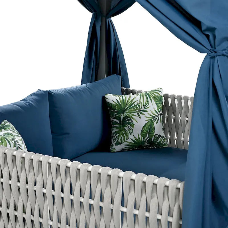 Lettino da esterni U_Style con tende, elevato comfort, adatto a molteplici scenari