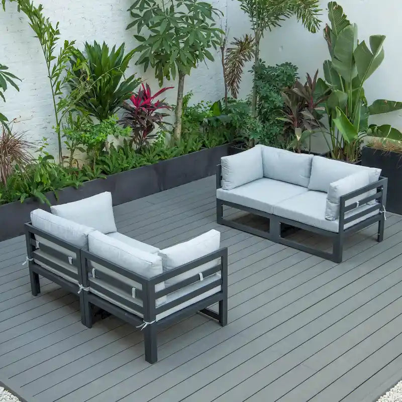 LeisureMod Chelsea Set da 4 Pezzi Sezionale da Esterno con Divanetto Nero in Alluminio con Cuscini