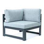 LeisureMod Chelsea Set da 4 Pezzi Sezionale da Esterno con Divanetto Nero in Alluminio con Cuscini