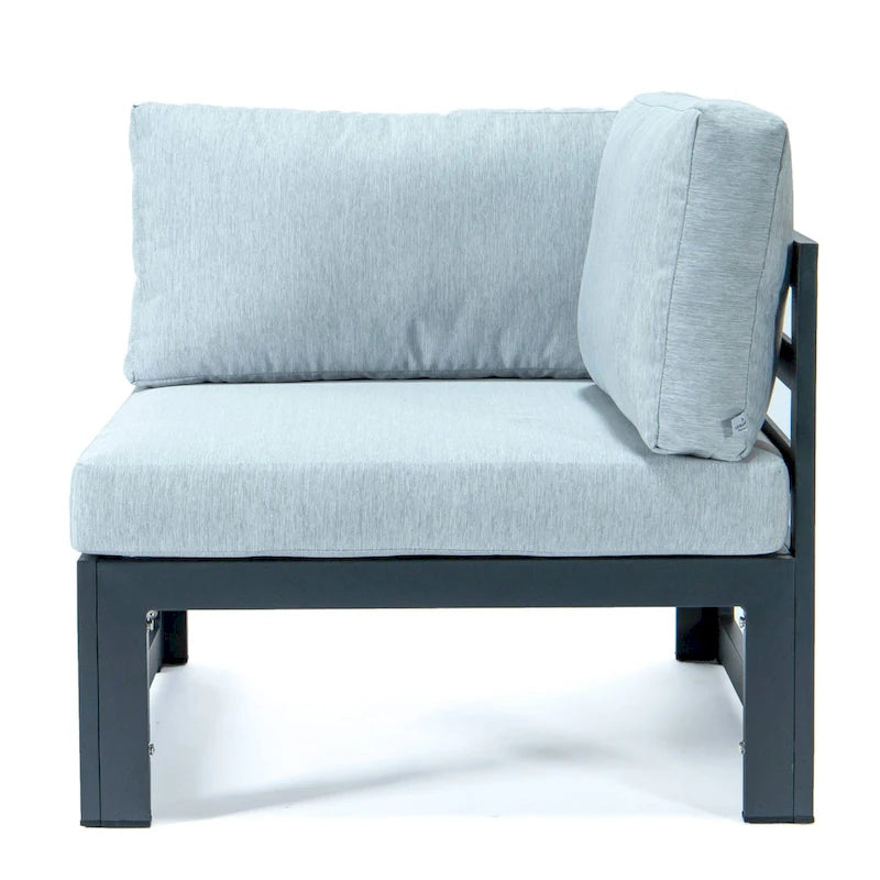 LeisureMod Chelsea Set da 4 Pezzi Sezionale da Esterno con Divanetto Nero in Alluminio con Cuscini
