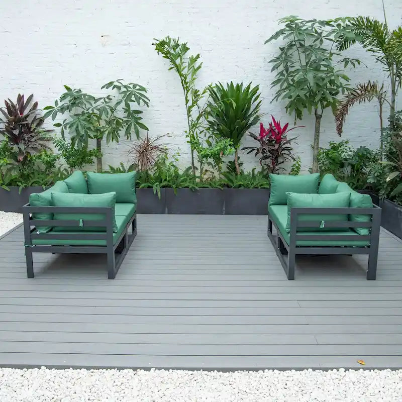 LeisureMod Chelsea Set da 4 Pezzi Sezionale da Esterno con Divanetto Nero in Alluminio con Cuscini