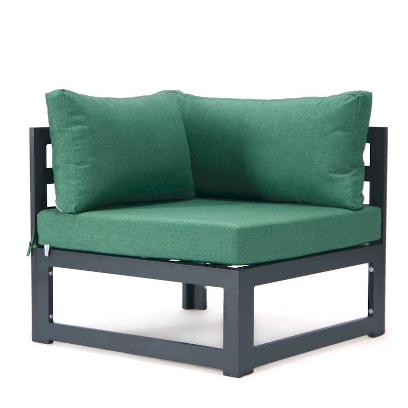 LeisureMod Chelsea Set da 4 Pezzi Sezionale da Esterno con Divanetto Nero in Alluminio con Cuscini