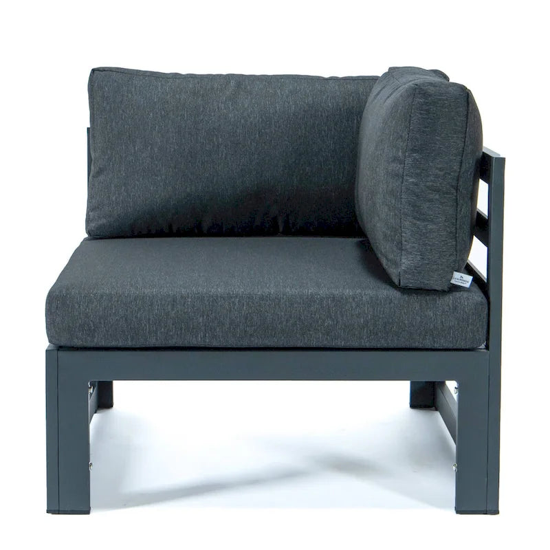 LeisureMod Chelsea Set da 4 Pezzi Sezionale da Esterno con Divanetto Nero in Alluminio con Cuscini