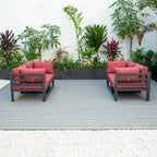 LeisureMod Chelsea Set da 4 Pezzi Sezionale da Esterno con Divanetto Nero in Alluminio con Cuscini