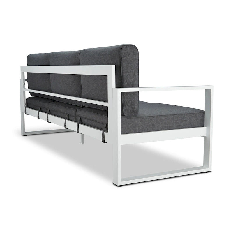 Divano da esterno Baltic in bianco con cuscino grigio di Real Flame