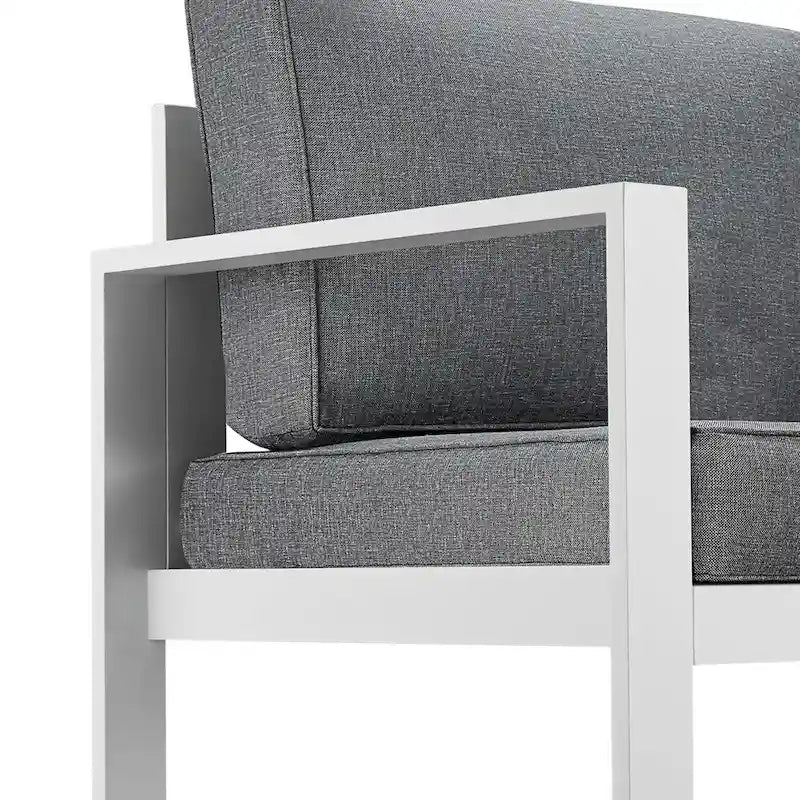 Divano da esterno Baltic in bianco con cuscino grigio di Real Flame