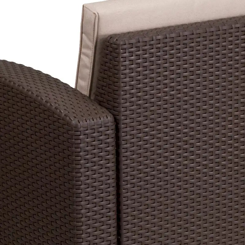 Sedia in finto rattan con cuscino per tutte le stagioni