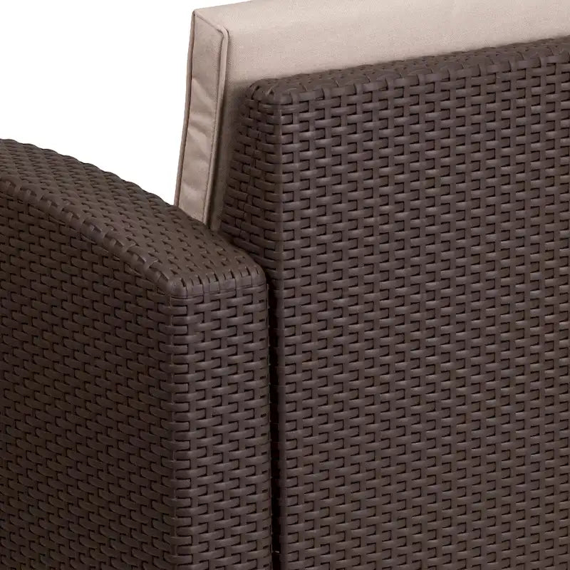 Sedia in finto rattan con cuscino per tutte le stagioni