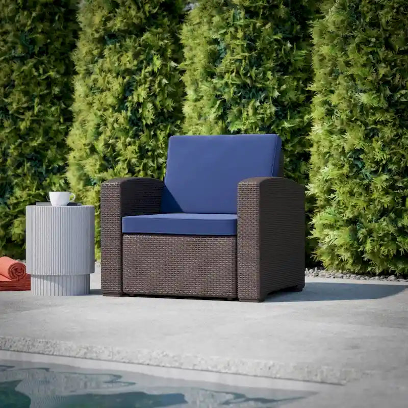 Sedia in finto rattan con cuscino per tutte le stagioni