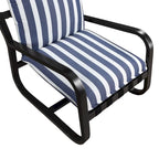 Sedia a sdraio da esterno Auburn rivestita in tessuto a righe blu e bianche di Greyson Living