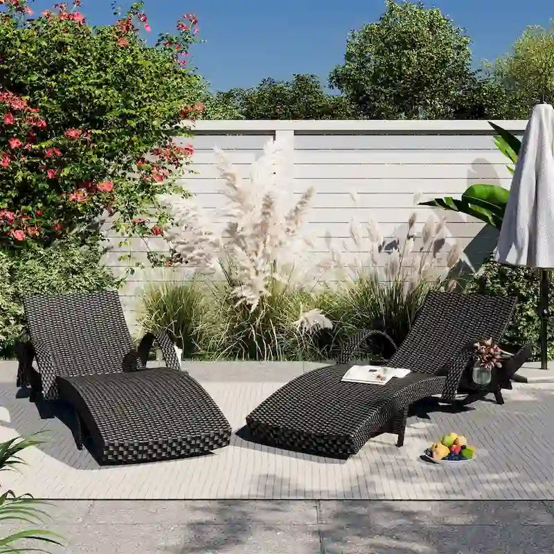 Outdoor Wicker Chaise Pull-out Lounge Chairs (Set of 2)