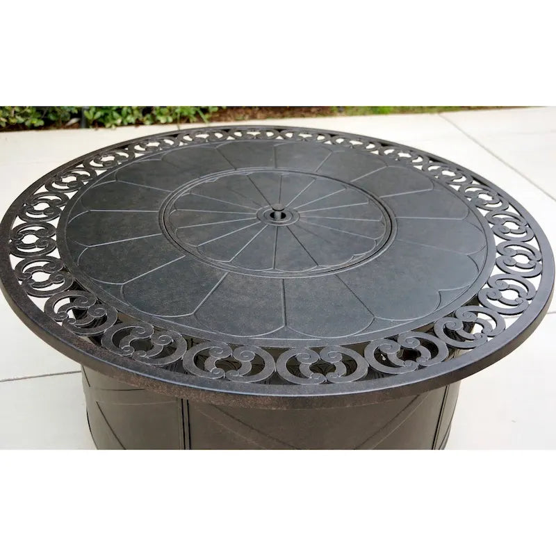 Set da conversazione con divanetto e braciere a propano Nassau da 4 pezzi con cuscini, tavolo rotondo da 47" con braciere e vetro riflettente