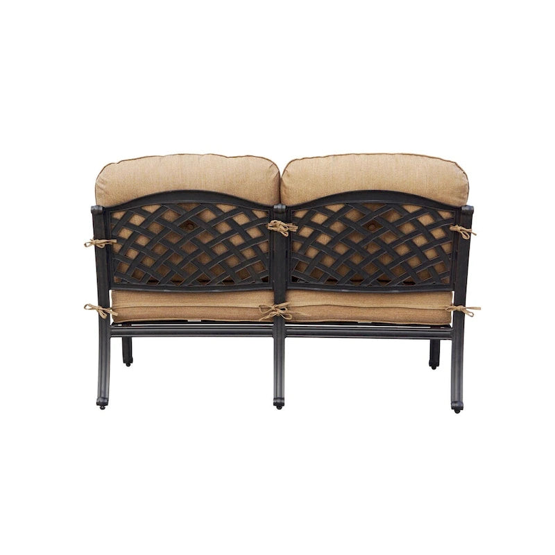 Set da conversazione con divanetto e braciere a propano Nassau da 4 pezzi con cuscini, tavolo rotondo da 47" con braciere e vetro riflettente